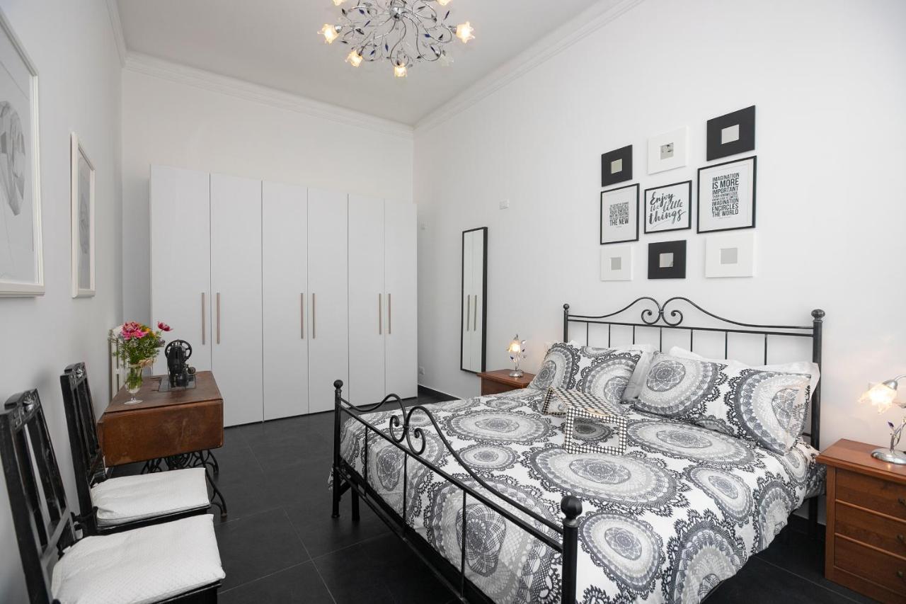 Real Italian Estate - Luxury Black&White Генуа Екстериор снимка